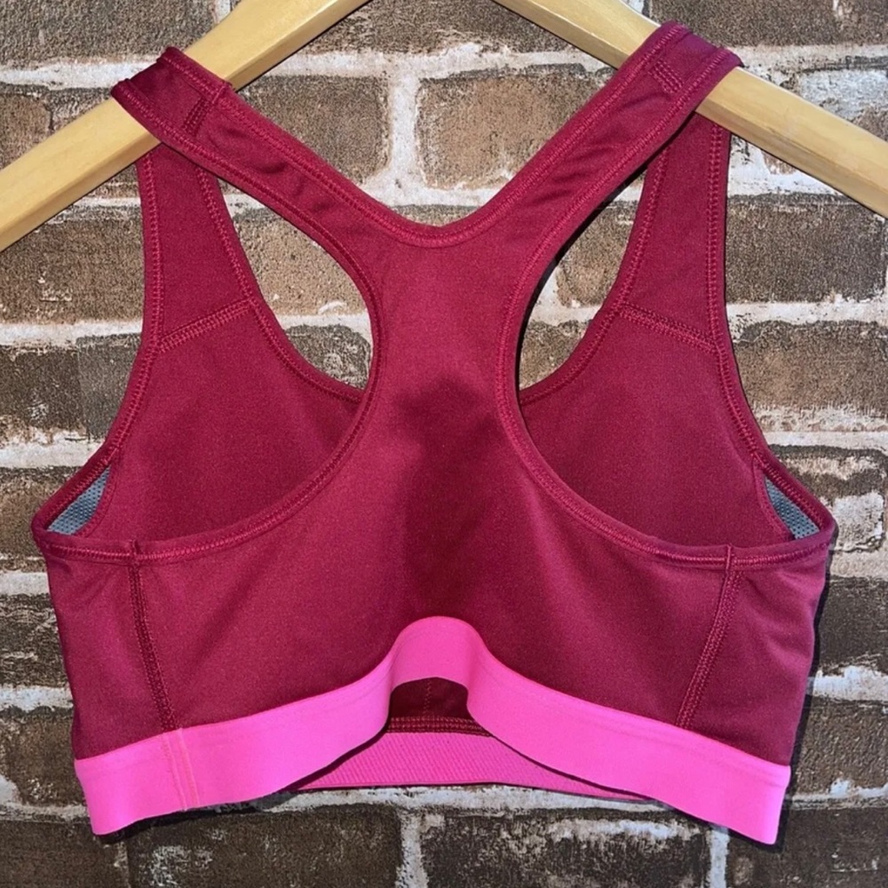 Nike dri fit sports bra women’s m medium red pink racer back padded gym bra - Picture 3 of 3